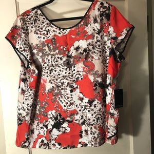 NWT Eloquii Women’s 18/20 short sleeve V back